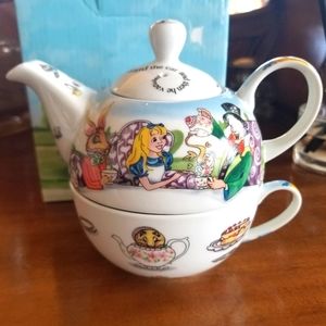 Alice in Wonderland teapot and cup
